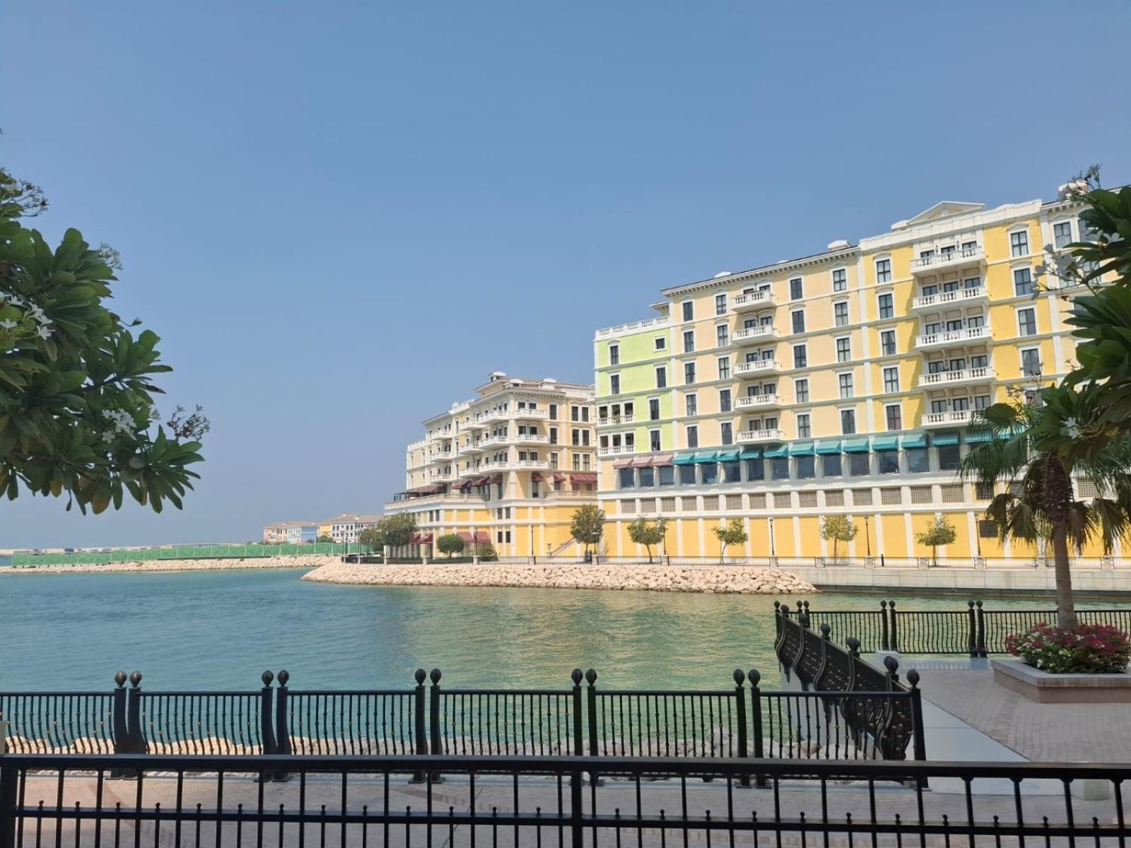 The Townhouses The Pearl Doha Bagian luar foto